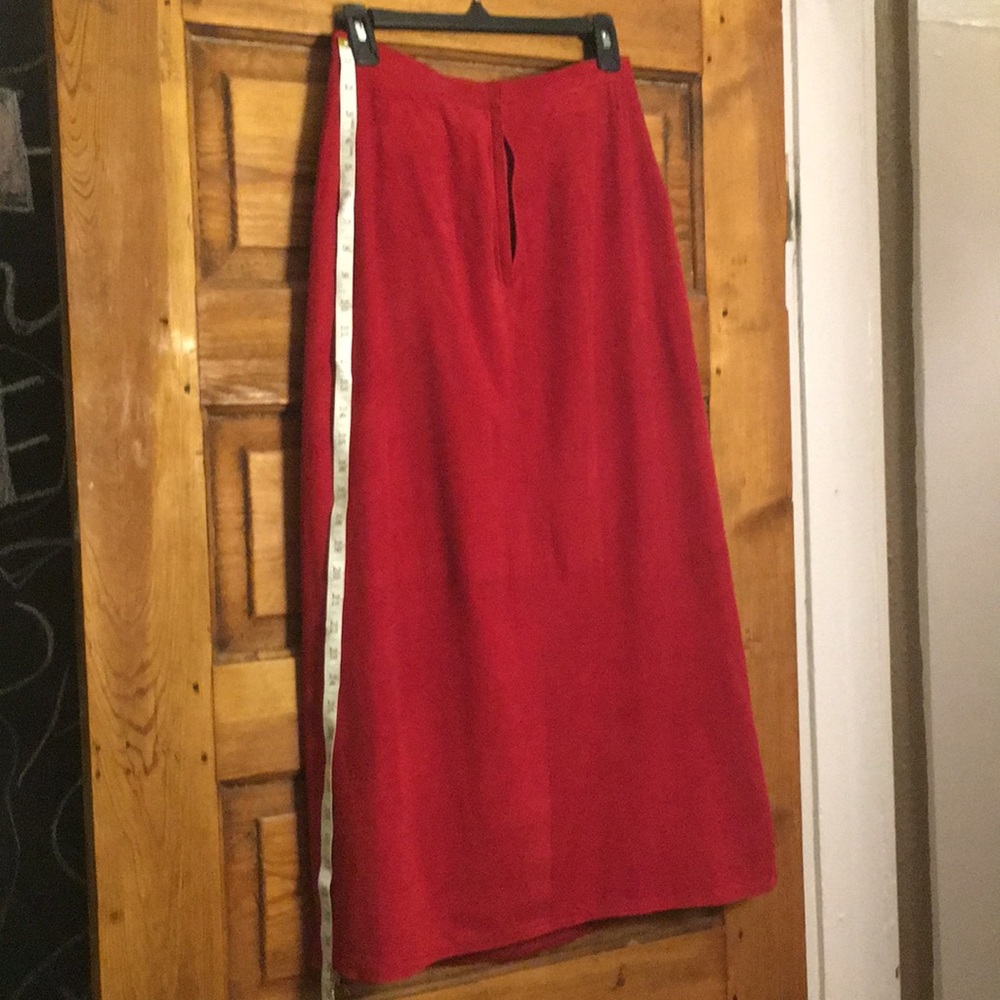 A beautiful red Vintage skirt from Carlisle 80’s.
